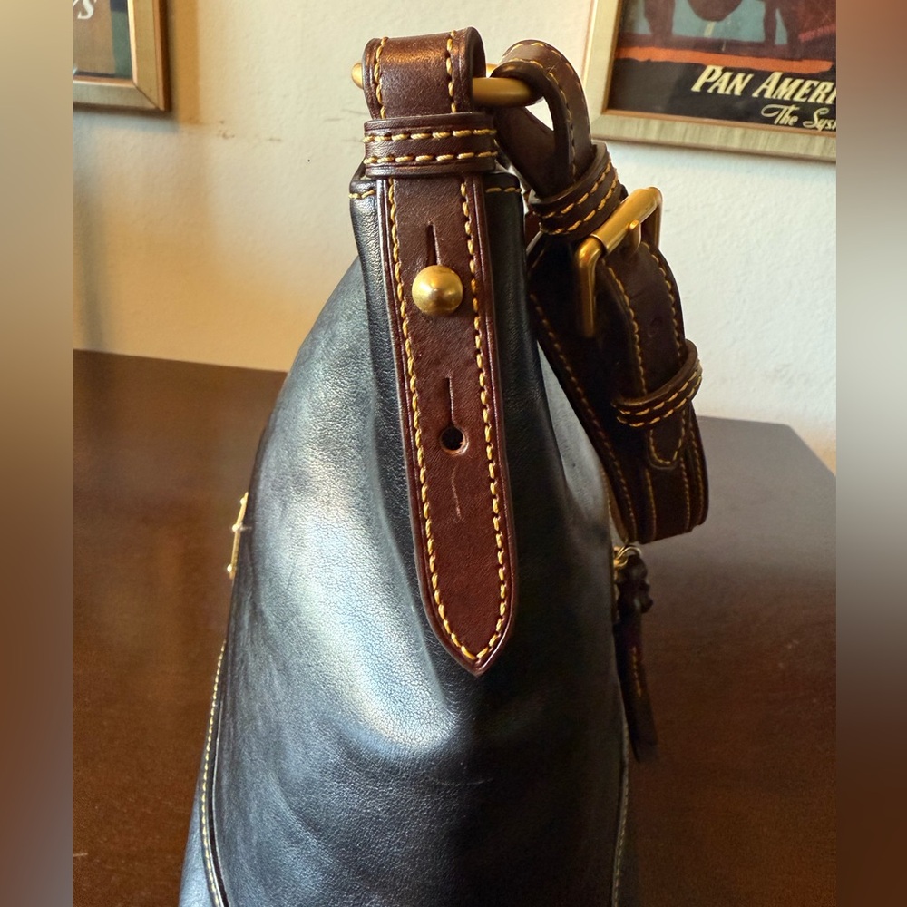 Dooney & Bourke Classic Black Shoulder Bag - Picture 4 of 15
